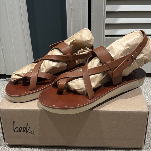 Beek Wigeon Leather Toe Ring Sandal - Picture 3 of 9